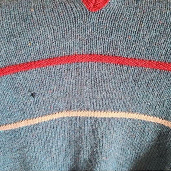Pendleton Vintage 100% Virgin Wool Mens L Button Closure. Small hole in chest - Picture 10 of 10